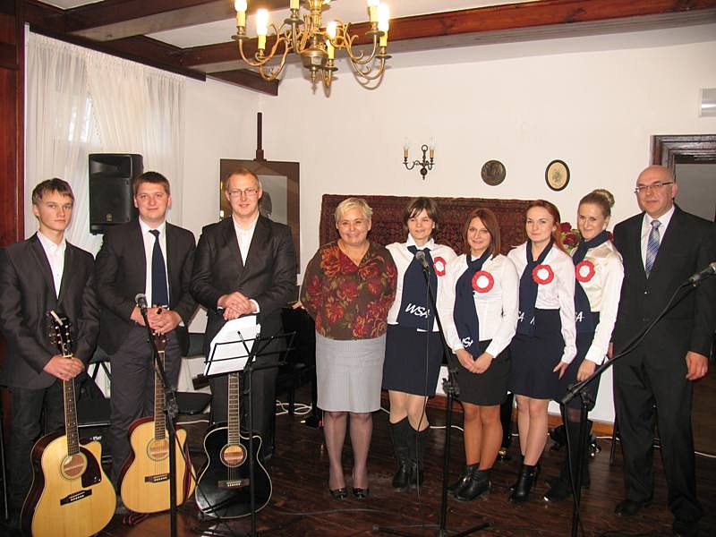 Zespoł Wokalno-Muzyczny pod kierownictwem Małgorzaty Frąszczak Zespoł Wokalno-Muzyczny pod kierownictwem Małgorzaty Frąszczak