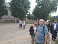 026_Przed_kościołem_parafialnym_w_Drozdowie_zbudowanym_w_XIX_wieku_przez_Lutosławskich 026_Przed_kościołem_parafialnym_w_Drozdowie_zbudowanym_w_XIX_wieku_przez_Lutosławskich